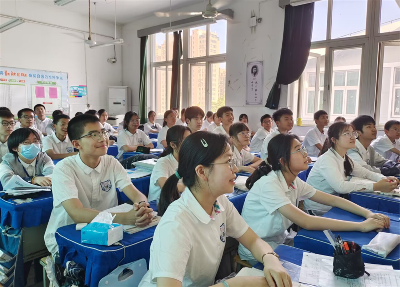 父爱如山伴前行，奋斗实干赢未来